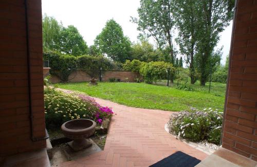 Migliarino House | La villetta d' angolo