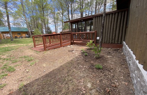 Phelps Cabin | La Vita e Bella -Life is Good- at this pet friendly Northwoods escape