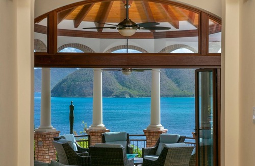 Maho Bay Quarter Villa | La Vita Peter Bay- Dreamy Villa in the USVI PRIVATE BEACH