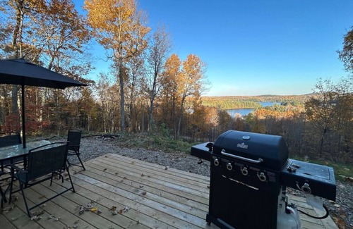 Val-des-Monts Cabin | La Vue - Mountain Top Cottage
