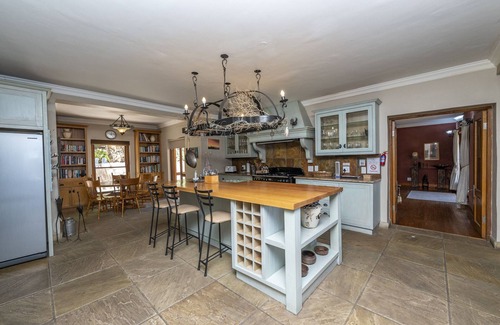 Mountainside Villa | La Vue Parfaite villa has fantastic views of sea and mountains.