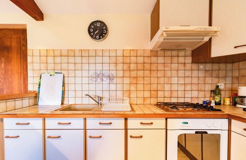 Saint-Perdoux House | La Vue Verdoyante - ideal for 2 adults & 2 children - 9 km from Figeac