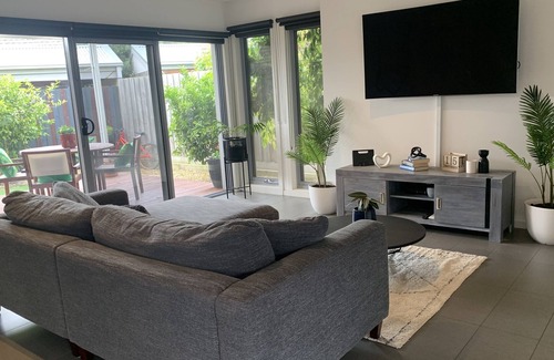 Newtown House | La Vuelta - centrally located townhouse