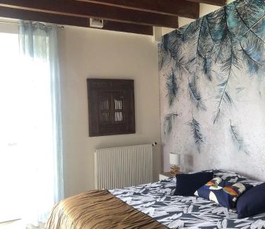 Garganvillar Bed & Breakfast | Labastilac chambre plume