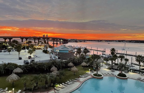 Orange Beach East Condo | Labor Day and Thanksgiving 🦃 now available! Gorgeous Sunsets! 🏖️🏖️.