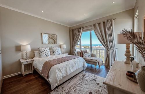 Pinnacle Point Apartment | Labuche Villa