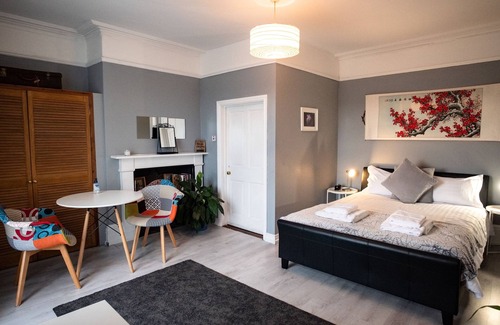 Wylam House | LABURNUM HOUSE & BISTRO EN GLAZE