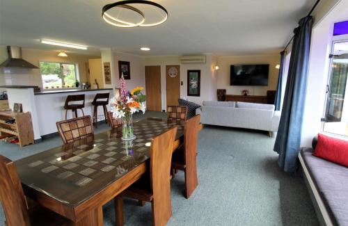 Takaka House | Labyrinth Gardens Guest House