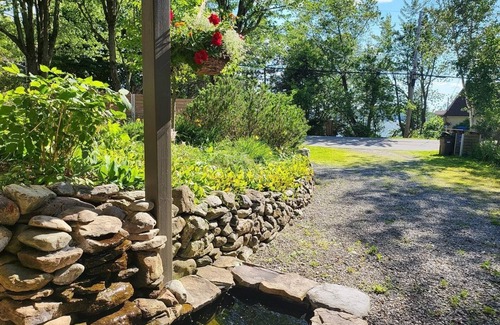 Lac-Brome House | Lac Brome Double Room Suite with Lakeview Living Room (CITQ # 133781)