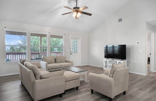 Medina Valley House | Lackland 5Bed Family Home + Huge backyard and Game Rooms