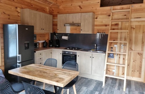 Saint-Martin-du-Puy Ski Chalet | Lacustre, Cabane Pilotis sur L'eau un Hébergement Insolite au lac de Chaumeçon