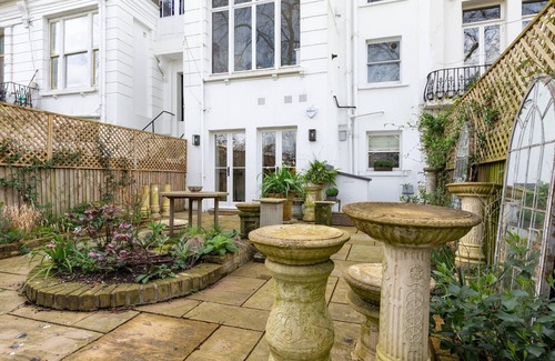 Colville Apartment | Ladbroke Gardens VII by onefinestay