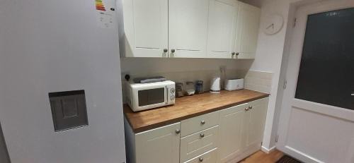 Walsall Apartment | Ladbury House in Walsall, convenient location near the M6, Walsall Uni and Hospital, with free parking and easy access to Birmingham city centre, only 20 mins from NEC and Birmingham airport, 15 mins from Villa Park