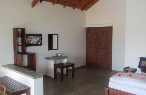 Ambalanthota Hotel | Ladja Beach Resort