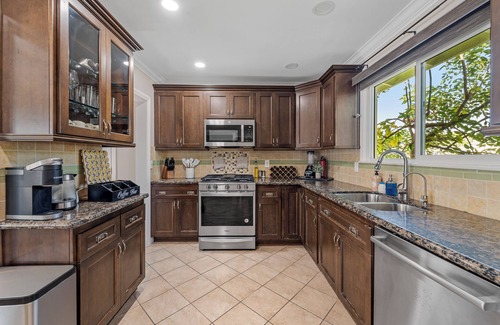 The Plaza House | Ladoga's Hideway, Gorgeous Pool, Game Room, Fire Pit, Private Backyard,BBQ Grill