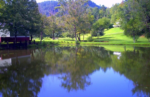 Sevierville Cottage | Lady Bear Lydia's Cottage on the Pond.