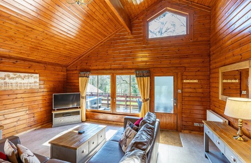 Newton Stewart Ski Chalet | Lady Galloway 27 with Hot Tub