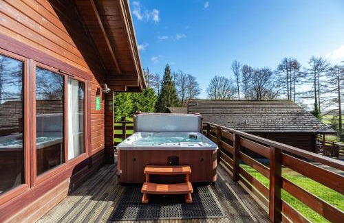 Newton Stewart Ski Chalet | Lady Galloway 28 with Hot Tub