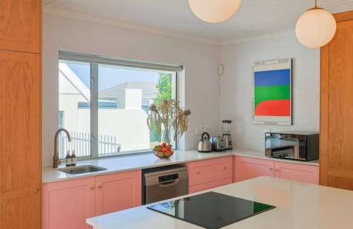 Voelklip Cottage | Ladybird Designer Cottage near Grotto Beach
