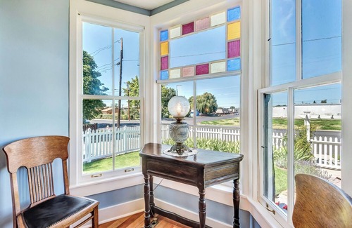 Prineville House | LaFollette - Restored Queen Anne cottage with vintage charm and modern amenities