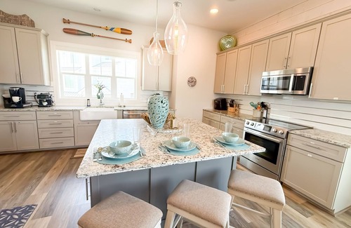 Kingsland House | Lago Bonito - Waterfront w/Private Pool - Lake Views from All Rooms