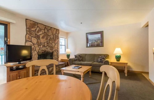Big Bear Lake Hotel | Lagonita Lodge - Heated Indoor Pool & Spa - Game Room - On The Lake 2