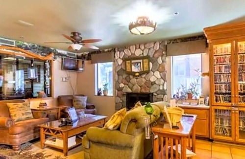 Big Bear Lake Hotel | Lagonita Lodge - Heated Indoor Pool & Spa - Game Room - On The Lake 2