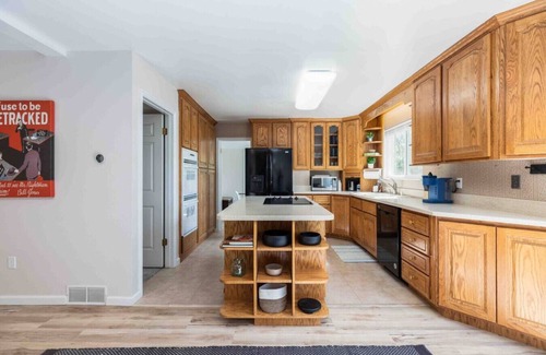 Farmington Apartment | Lagoon Basecamp-Hot Tub, Large Deck, Valley View!
