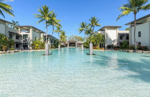 Port Douglas Apartment | Lagoon Hideaway Swim out Nook at Temple Resort