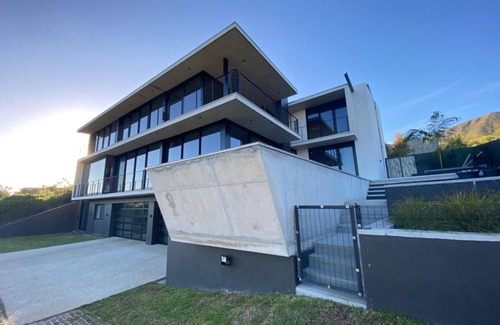 Onrus Villa | Lagoon House - connecting nature and architecture