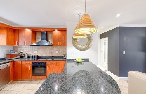 Knysna Apartment | Lagoon View Retreat-Stylish 2BR in Central Knysna