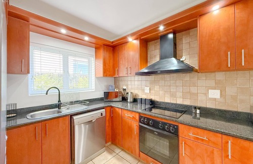 Knysna Apartment | Lagoon View Retreat-Stylish 2BR in Central Knysna