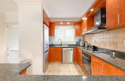 Knysna Apartment | Lagoon View Retreat-Stylish 2BR in Central Knysna