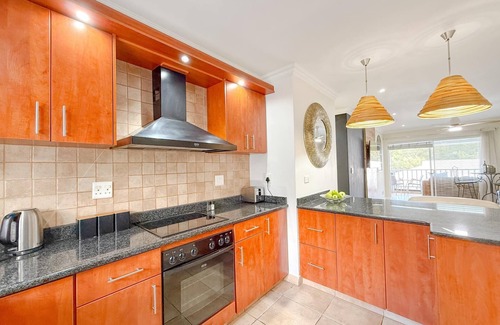 Knysna Apartment | Lagoon View Retreat-Stylish 2BR in Central Knysna