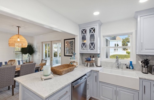 Pelican Bay House | Lagoon view, screen porch w/swing bed, Pool, near beach - 3 Pelican Bay