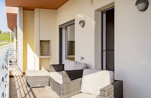 Albardeira Apartment | Lagos Central 1 With Pool by Homing