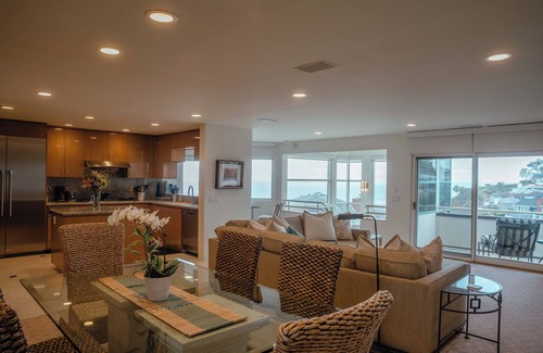 Laguna Beach House | LAGUNA BEACH IN CRESCENT BAY a one minute walk to the sand