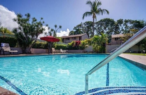 Historic Lahaina Front Street Bed & Breakfast | Lahaina 1 Block to Front St Shared 2 Bedroom Condo, 1 Private Bedroom For Guests