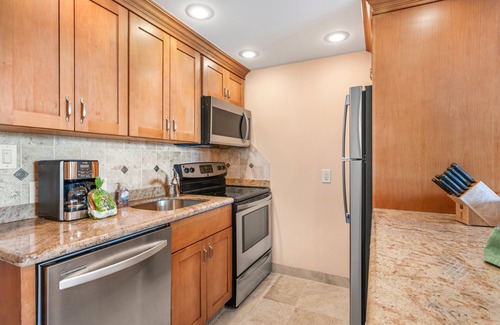 Historic Lahaina Front Street Apartment | Lahaina Shores 533: Oceanfront Bliss & Whale Watching Views
