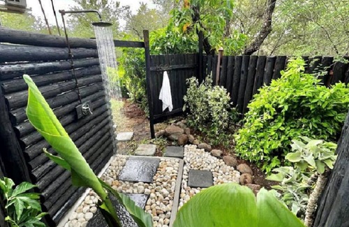Marloth Park House | Lahlekile Nathi log cabin in Marloth Park
