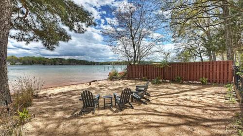 Mount Mourne House | Laid Back Lake Life by AvantStay Waterfront View