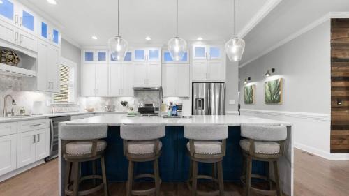 Mount Mourne House | Laid Back Lake Life by AvantStay Waterfront View
