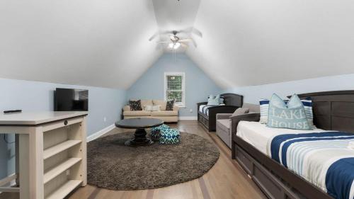 Mount Mourne House | Laid Back Lake Life by AvantStay Waterfront View