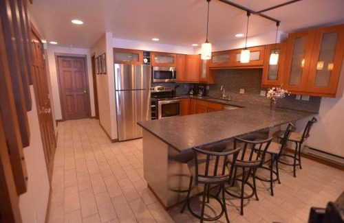 McCall House | Laid Back Lounge by Casago McCall - Donerightmanagement