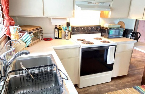 Hilo Apartment | Laidback Island Living Close to Beach & Shopping