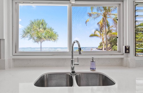 Laie Cottage | Laie Cottage by the Sea Waterfront/On the Beach - Eco Friendly Sustainable Home