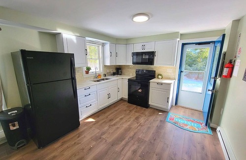 Loch Sheldrake House | Lake Access! Catskill Cozy Home- Hot Tub +Sauna