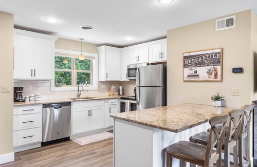 Branson House | Lake Access- Rustic Hickory Haven