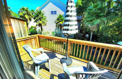 North Charleston House | LAKE ACCESS | STYLISH TOWNHOME NEAR DOWNTOWN