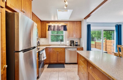 Romulus House | Lake Access, Views and Hot Tub
